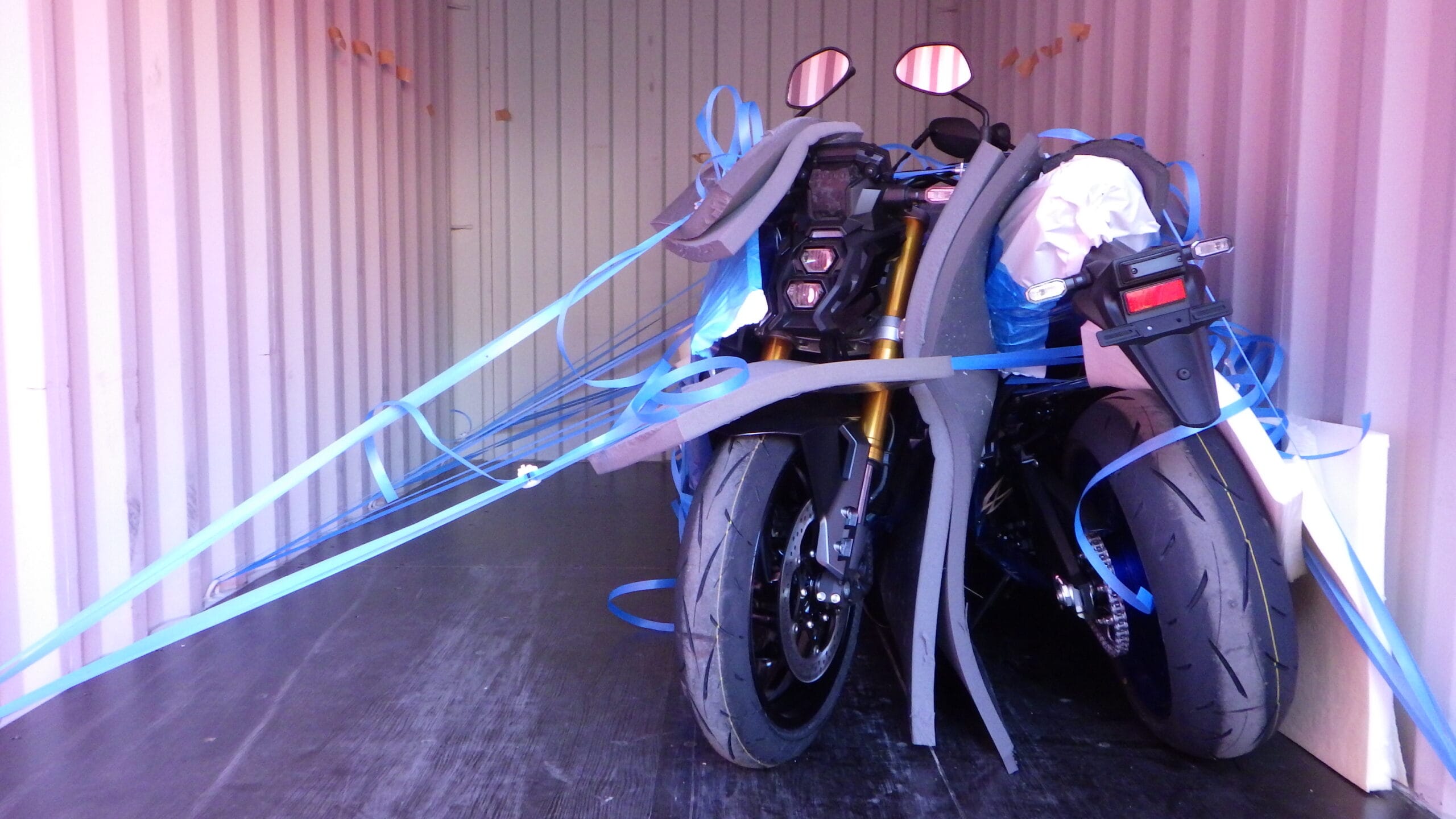 Shipping Example: 20FT Container, 4 Suzuki GSX-S1000s