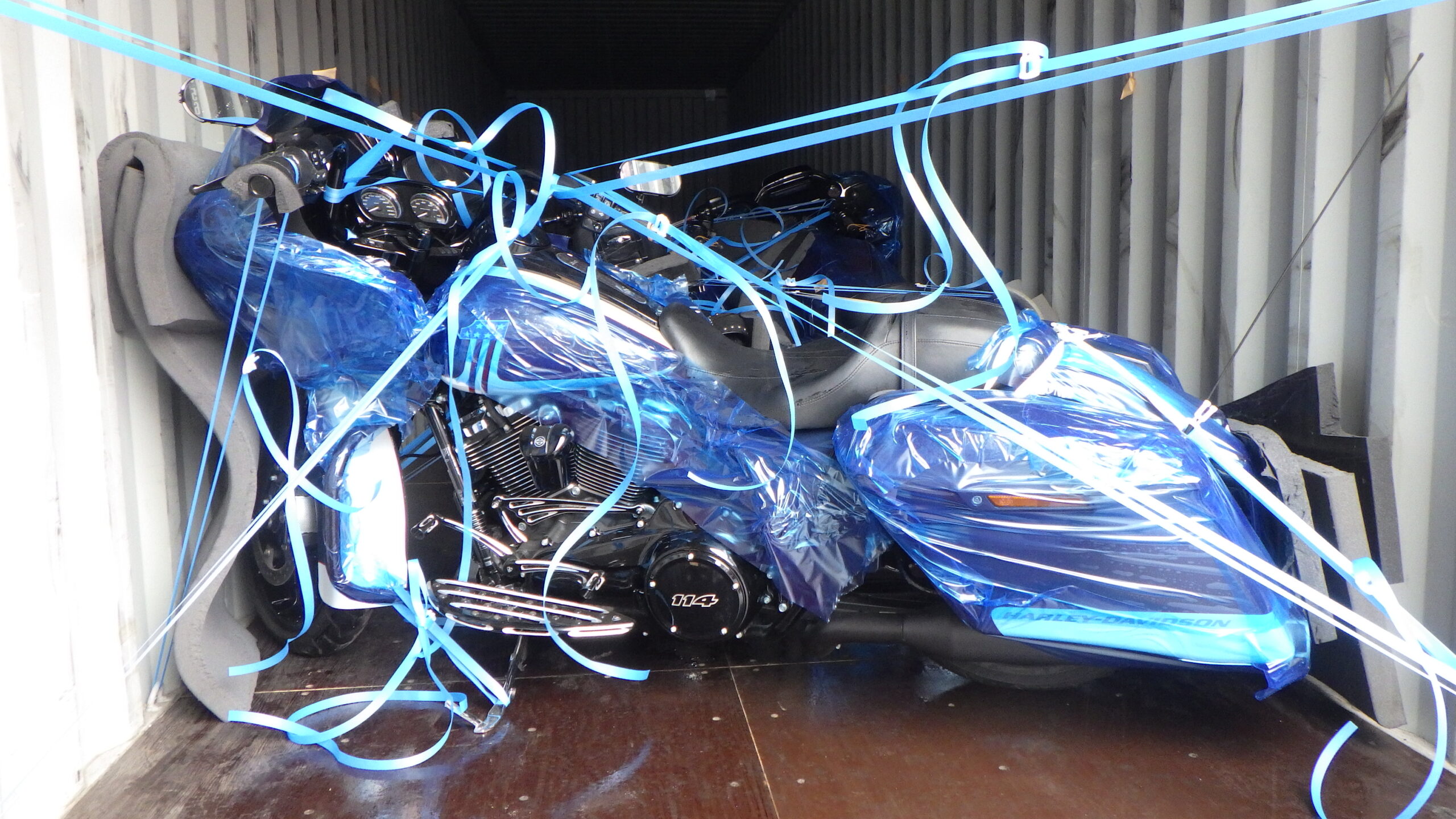 Shipping Example: 40Ft Container of Harley-Davidsons